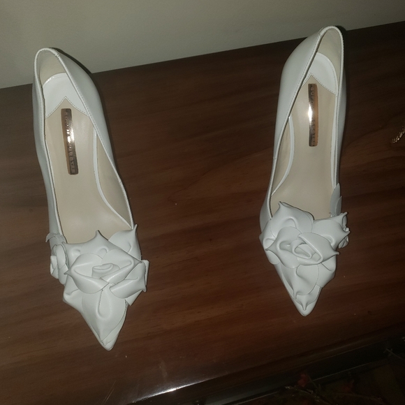 Shoes - Picture 4 of 7